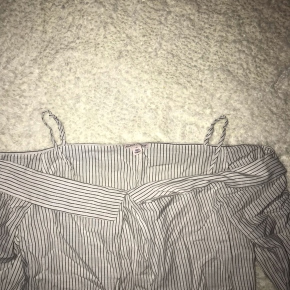 White top - Picture 2 of 2